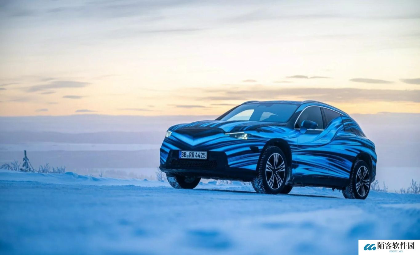 逐步淘汰“EQ+X”命名，全新奔驰纯电 GLC 官方谍照曝光