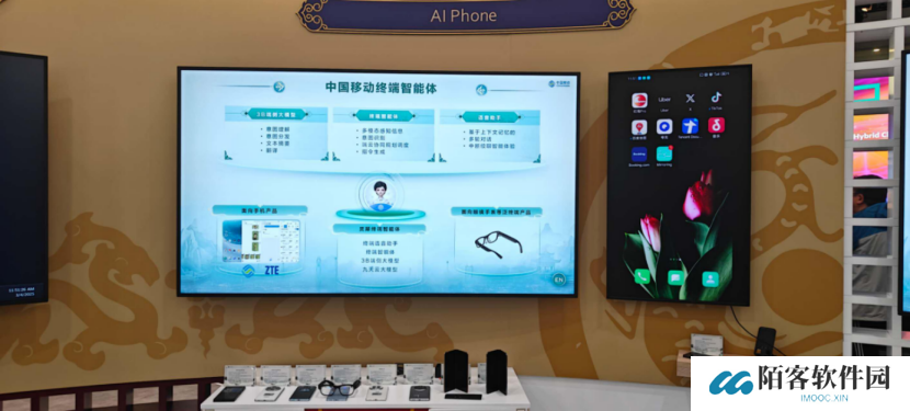 中国移动、中兴在 MWC 2025 全球首发全栈国产化的畅行 70 Plus 手机和 W200DS Pro 平板，搭载紫光展锐 T9100